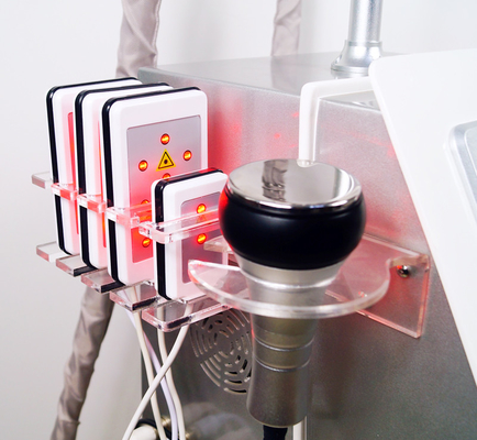 Macchina verticale 4 di cavitazione rf in 1 macchina fredda di cavitazione di Lipo di meglio del laser di Cryo di riduzione grassa